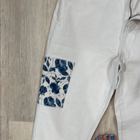 2 for 20$ Sonoma Women's Cream Jeans with Blue and Brown Patches - Picture 6 of 8